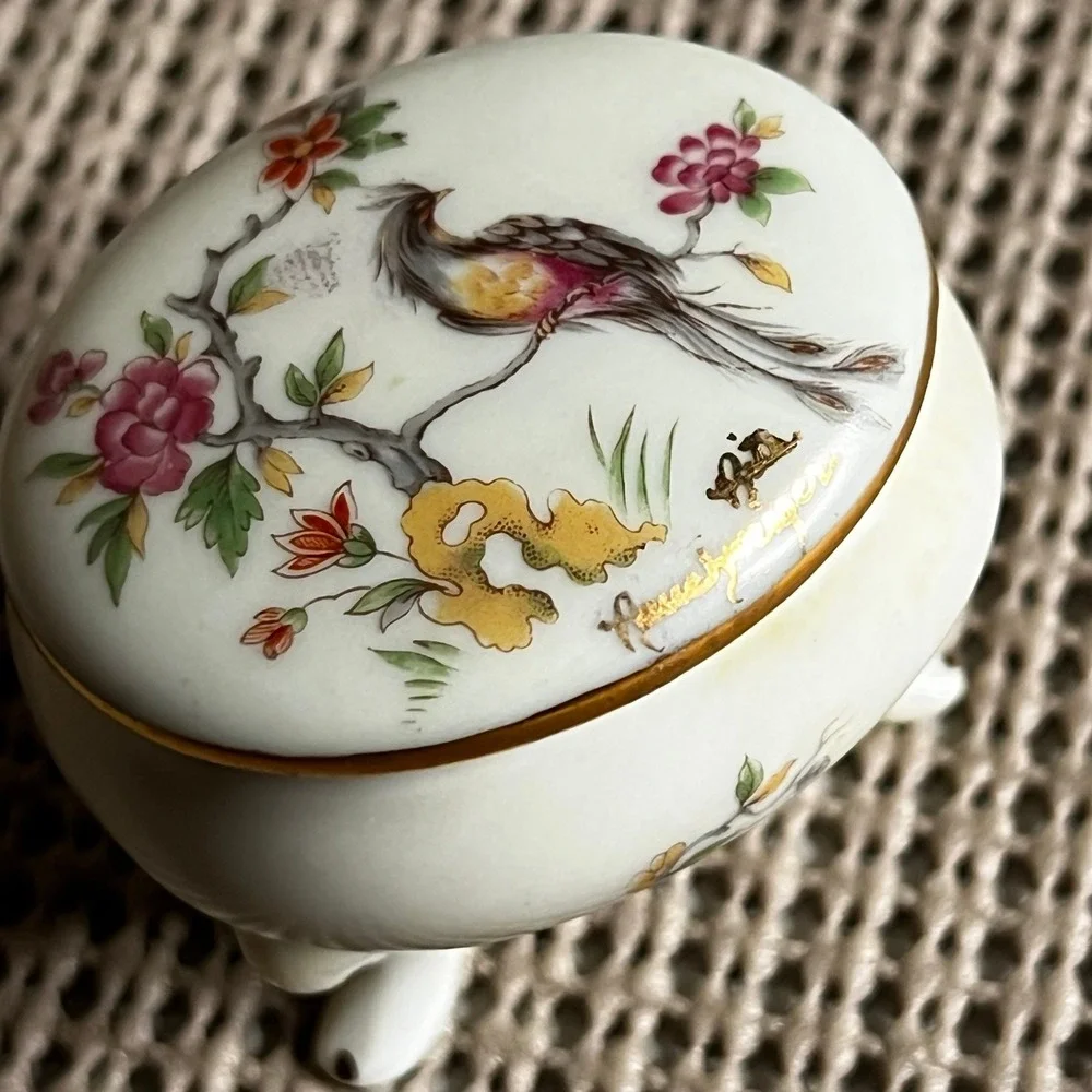Vintage Porcelain Footed Trinket Box Bird Floral Gold Trim Chinoiserie Mini Jar‎